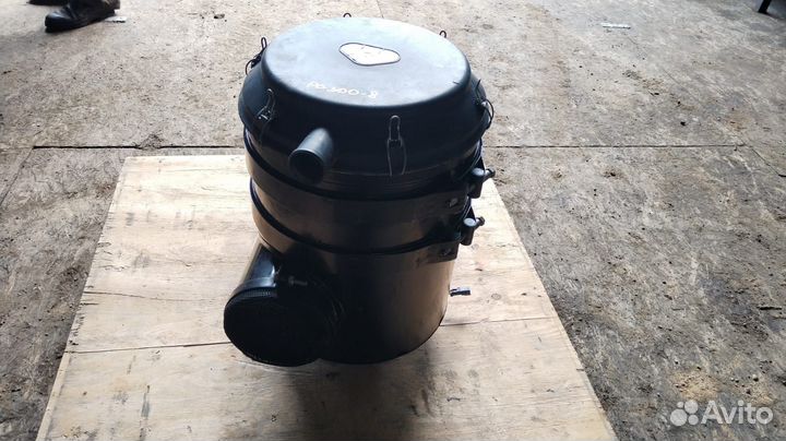 Корпус воздушного фильтра Komatsu PC300-8