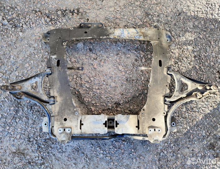 Подрамник двигателя Kangoo ор-л 8200741075