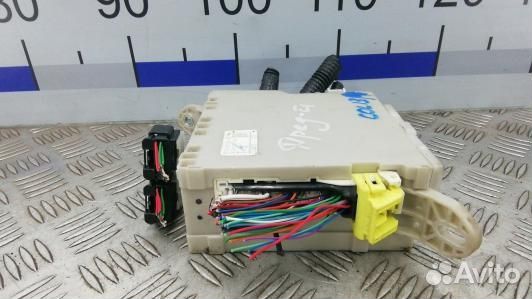 Блок предохранителей lexus LS 4 (COL13M104)