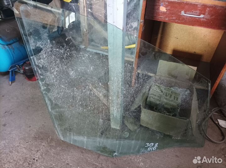 Peugeot 308 стекло двери передней правой