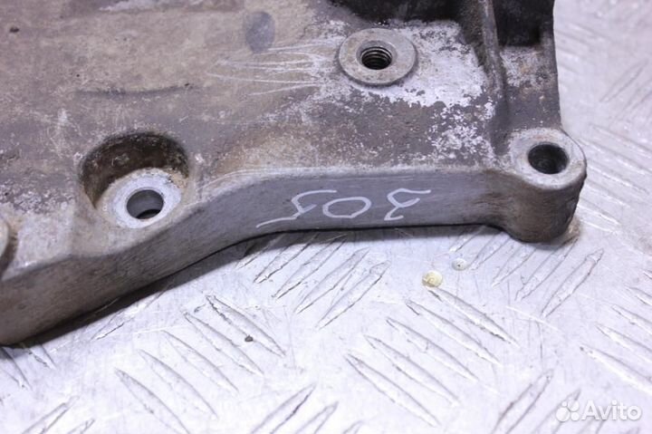 Кронштейн генератора Nissan Almera N16