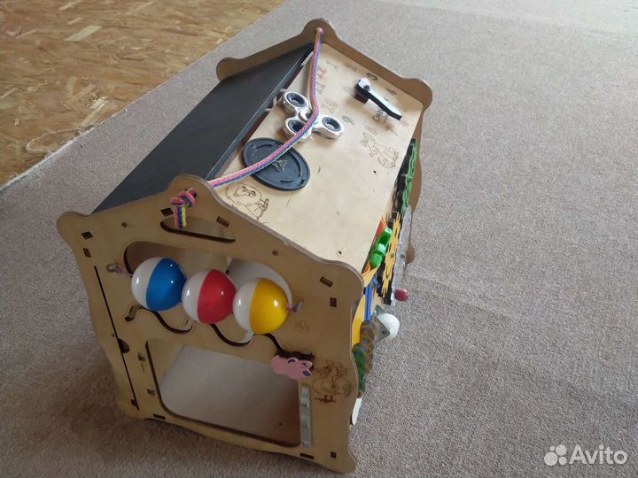 Бизиборд домик