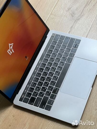 Macbook pro 13 2019 touch bar 1.4/8/256