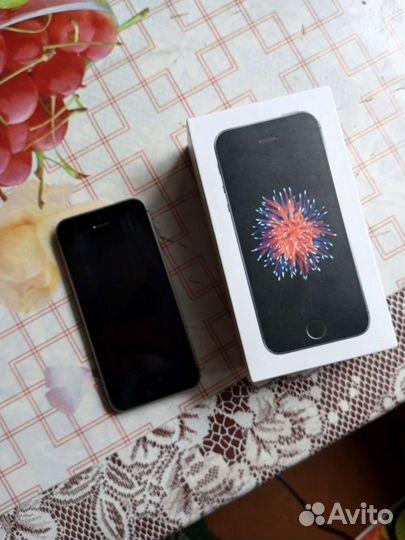 Телефон iPhone 5 SE