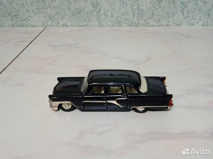 Модель автомобиля Чайка газ-13 СССР