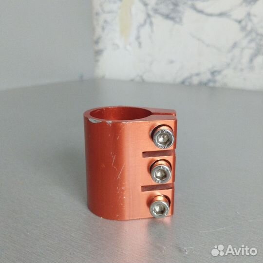 Зажим для трюкового самоката