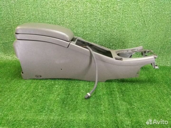 Подлокотник центральная консоль Nissan Maxima A33