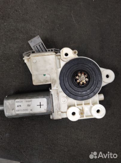 Моторчик стеклоподъемника toyota