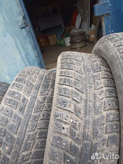 Marshal I'Zen Stud Snow KW11 205/60 R16