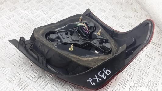 Фонарь задний правый toyota avensis T25 (93X02MY01)