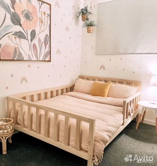 Детская кровать классика напольная из массива