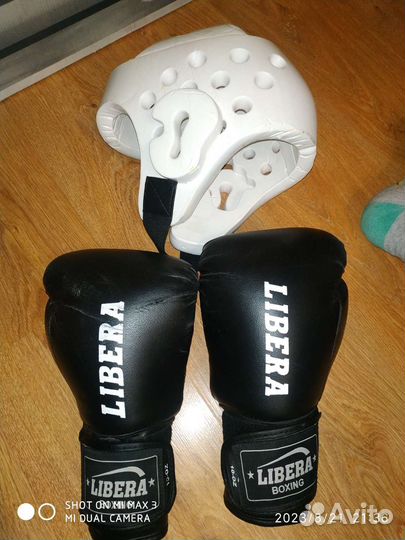 Защита голени,шлем,боксерские перчатки,защита паха