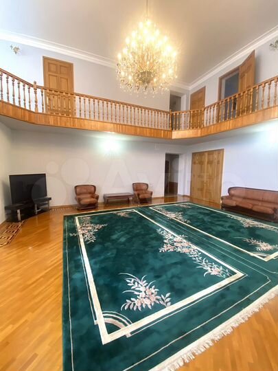 Дом 470 м² на участке 5,5 сот.