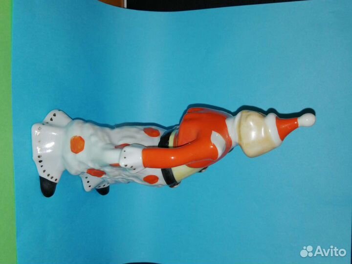 Статуэтка фарфор клоун