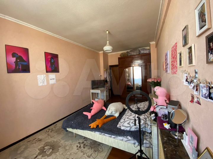 Комната 17 м² в 4-к., 4/4 эт.