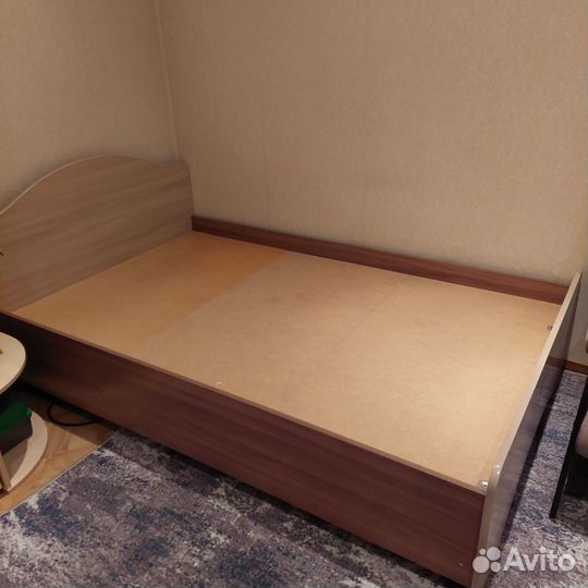 Кровать двухспальная 140 200 бу