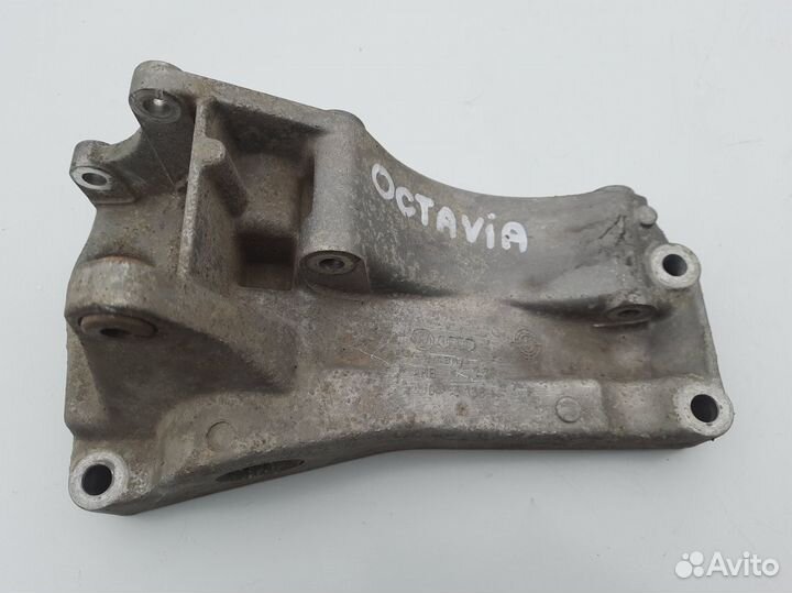 Кронштейн генератора Шкода Октавия А4