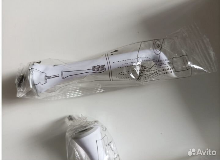 Ультразвуковая зубная щетка новая
