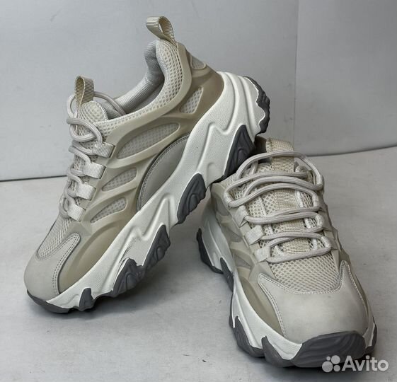 Кроссовки женские 35 размер