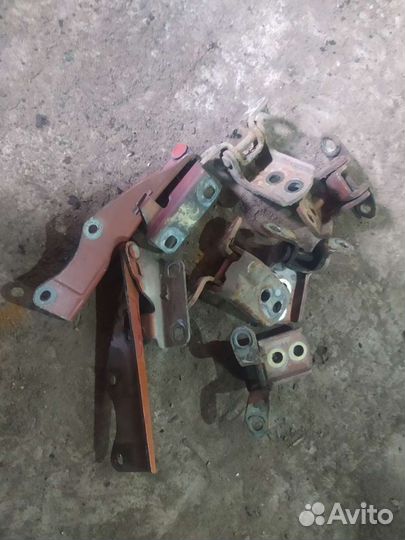 Петли капота и дверей Ниссан Примера Р11Е