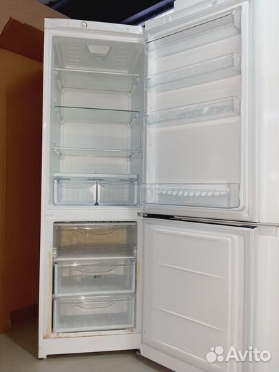 Холодильник Indesit DSN 18