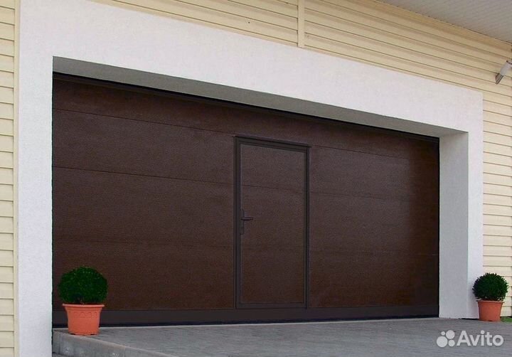 Секционные ворота с калиткой