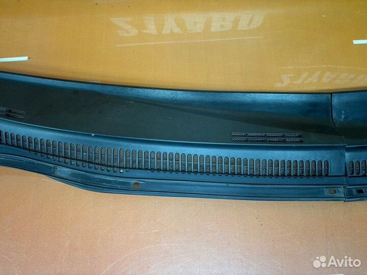 Решетка стеклоочистителя/жабо (планка под лобовое стекло) Toyota Avensis