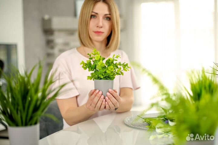 Искусственная зелень, трава, осока в кашпо