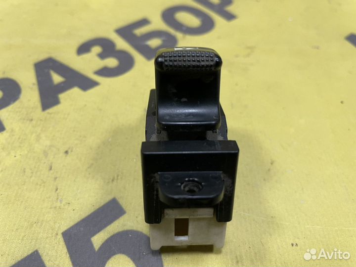 Кнопка стеклоподъемника Hyundai Elantra