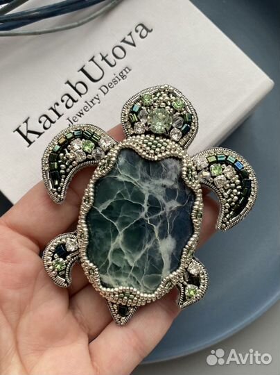 Брошь черепаха с офитом