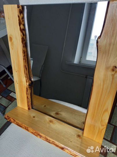 Зеркало с полочкой навесное