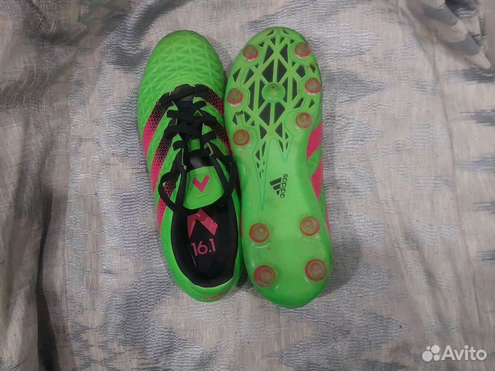 Футбольные бутсы adidas