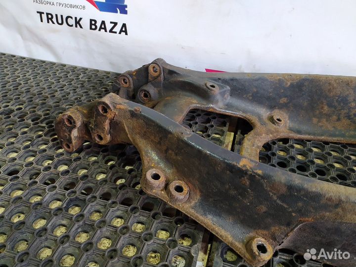 Кронштейн переднего амортизатора