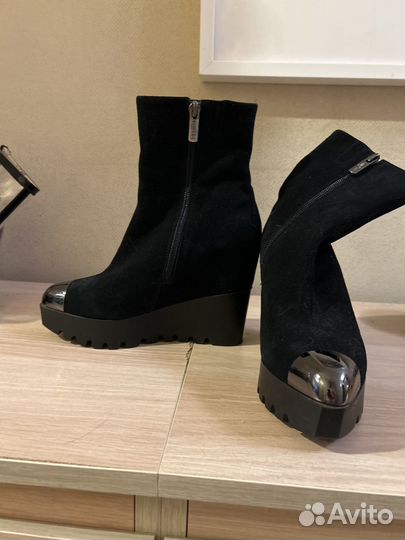 Ботильоны: замша и прозрачные босоножки