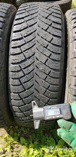 Michelin X-Ice North 4 215/60 R17