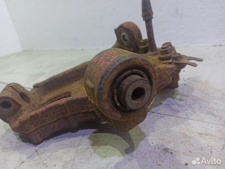 Кулак задний правый Ниссан