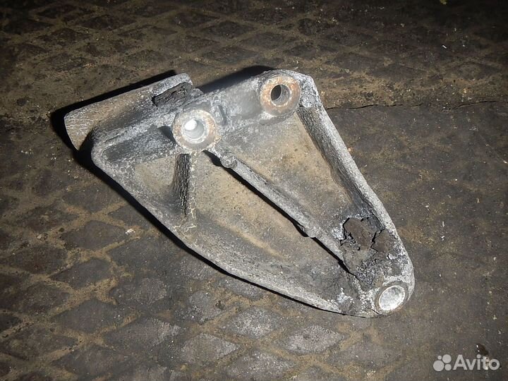 Кронштейн генератора Chevrolet Lacetti