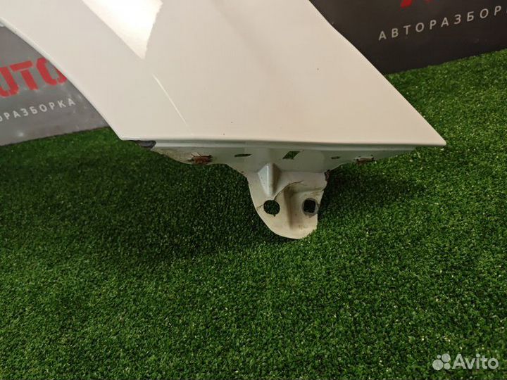 Крыло с повреждениями. переднее правое Ford Focus