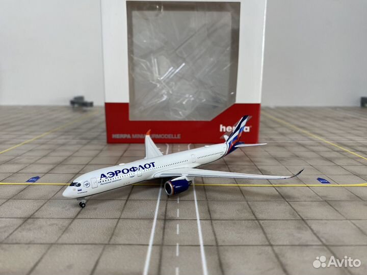 Модель самолета 1/500 herpa a350 аэрофлот