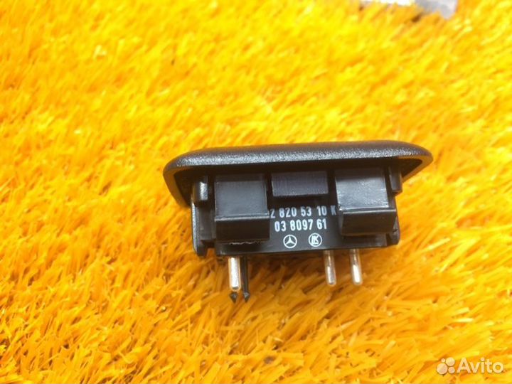 Кнопка стеклоподъемника задняя левая Mercedes-Benz