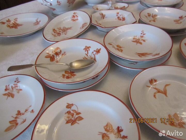 Детский фарфоровый столовый сервиз.Редкость