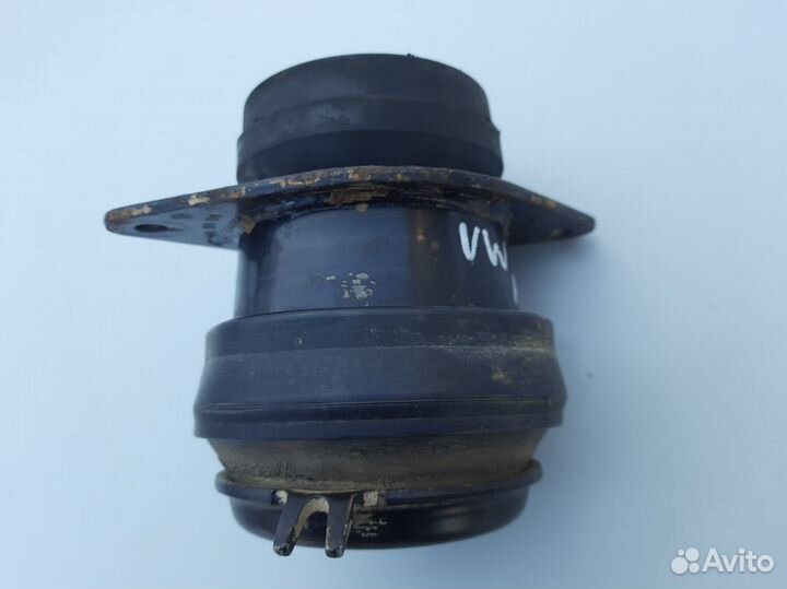 Опора двигателя правая Volkswagen Polo Classic