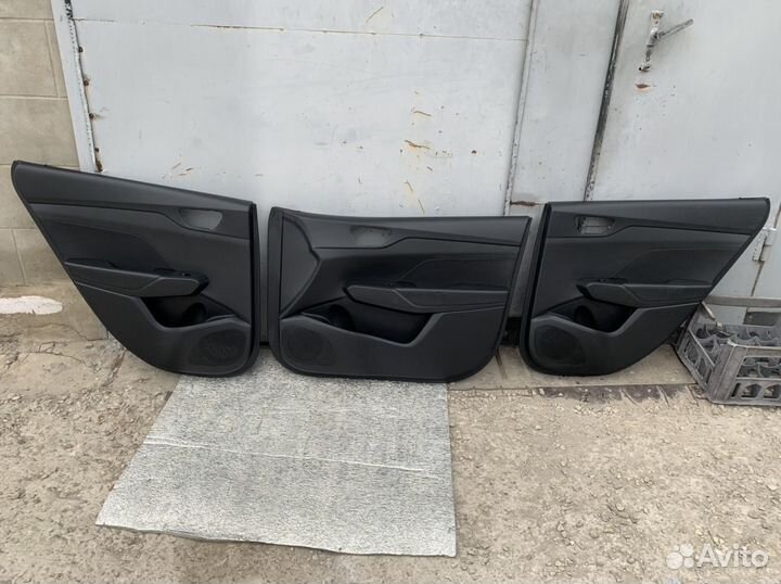 Обшивка двери Hyundai Solaris 2 Оригинал