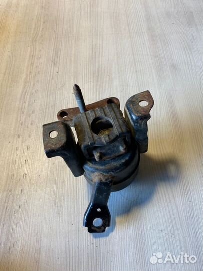 Подушка двигателя правая Toyota Rav 4