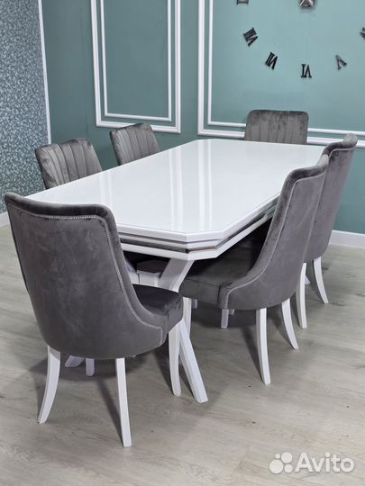Стол и стулья новые