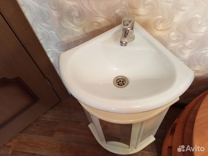 Тумба с умывальником