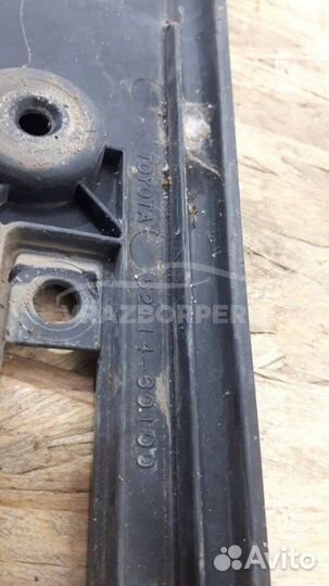 Рамка под номер передняя Toyota Land Cruiser Prado