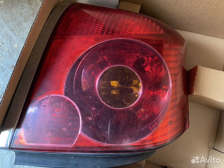 Фары toyota avensis 2006