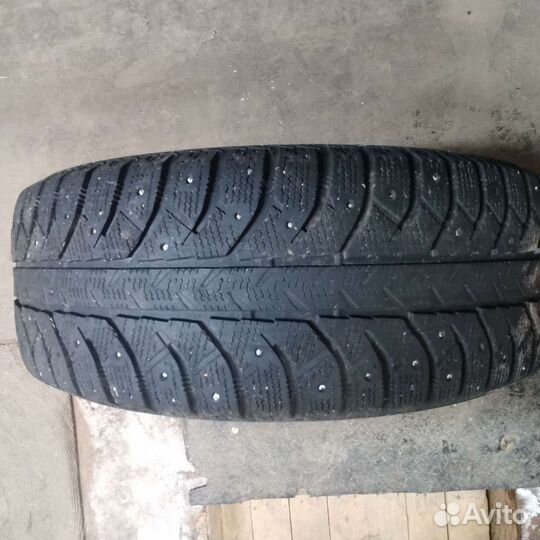 Bridgestone Ice Cruiser 7000 215/60 R17 100
