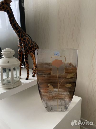 Декоративная ваза из толстого стекла